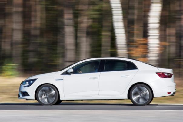  Der Radstand von 2,71 Meter ermöglicht großzügige Platzverhältnisse; der Kofferraum fasst 550 Liter. Foto: Renault/dpp-AutoReporter